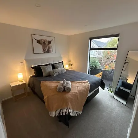 Luxury 2 Bedroom Hideout Near Cbd,Merivale Mall
